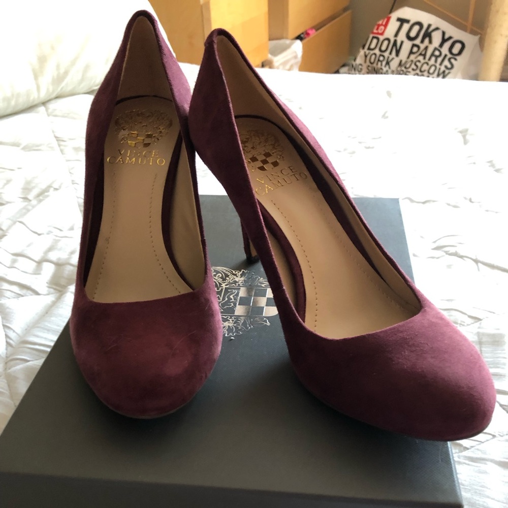Never Worn! Vince Camuto burgundy suede 6M shoes.